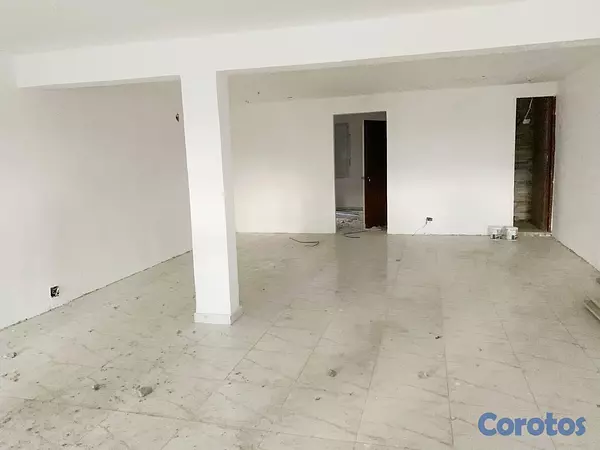 oficinas y locales comerciales - Alquiler local en los Jardines 7