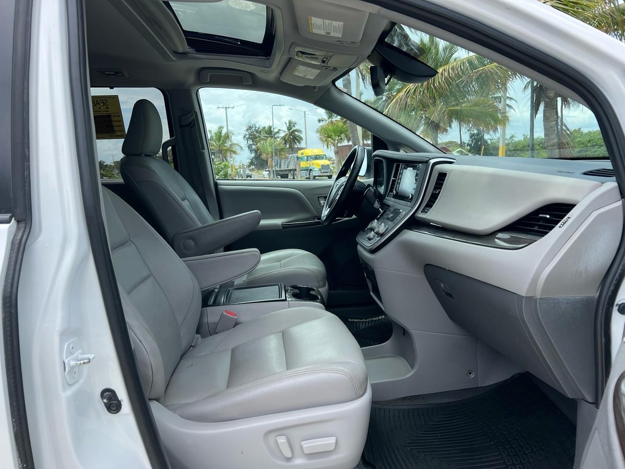 jeepetas y camionetas - TOYOTA SIENNA XLE 2020 FULL SUNROOF, PUSH BOTTON! COMPUERTA ELÉCTRICA & MÁS! 5