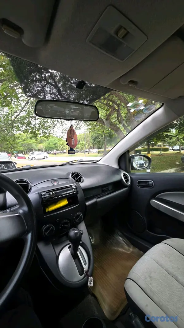 carros - mazda Demio 2009 diésel  8