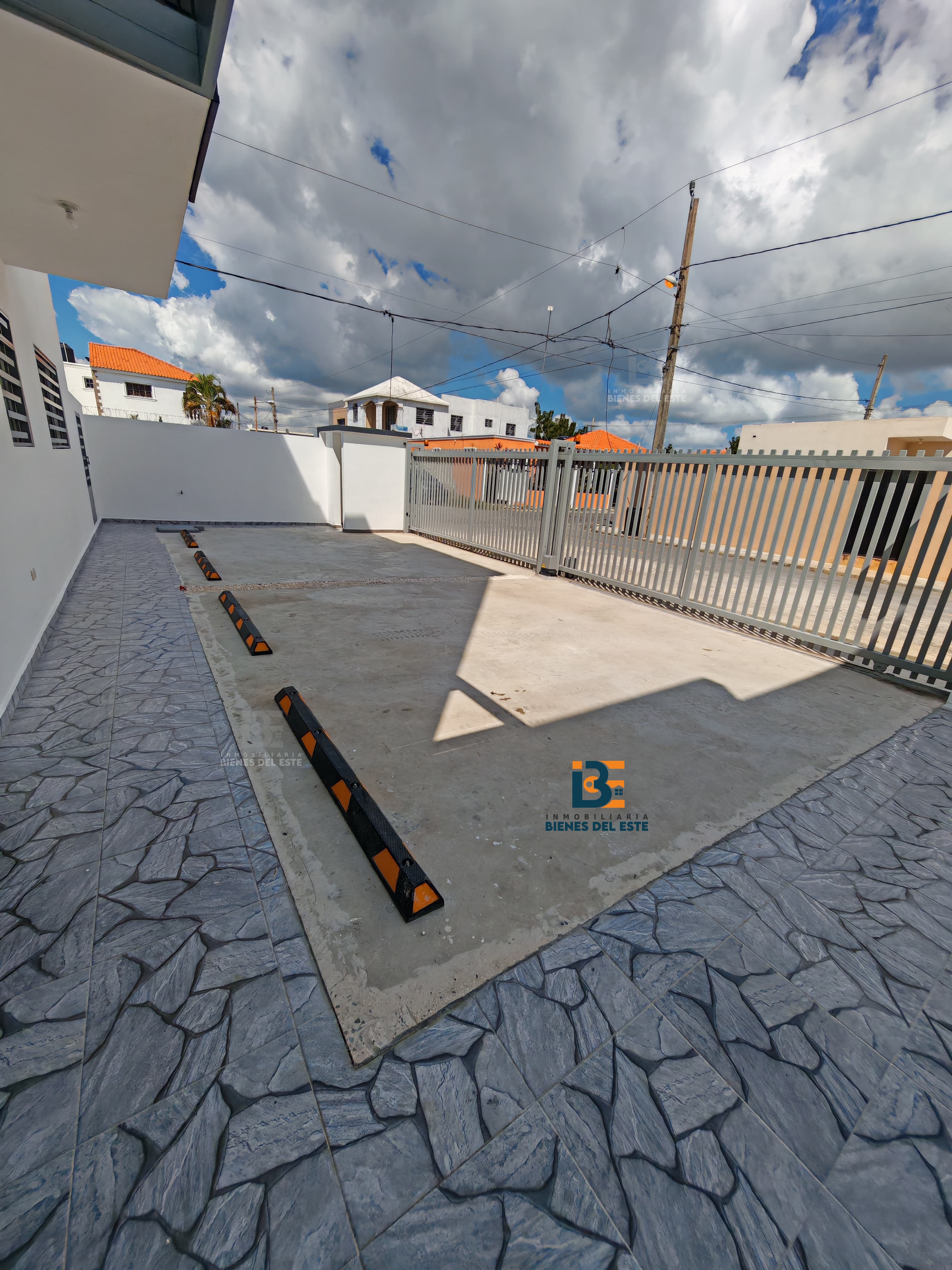 apartamentos - DE RENTA NUEVO Apartamento Primer y Segundo Nivel  2