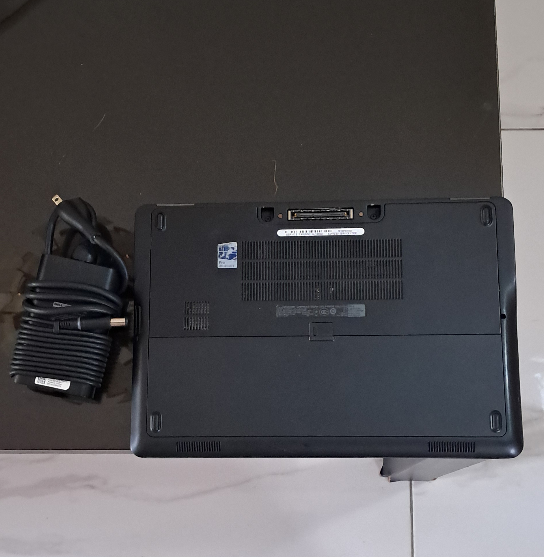 computadoras y laptops - Laptop Dell 7250 i5 8GB 250GB Disco Msata SSD 1