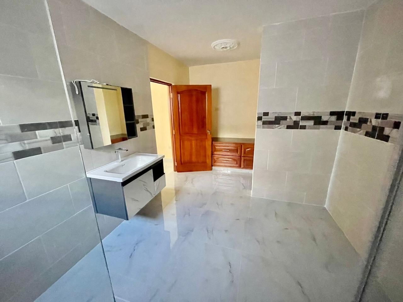 casas - venta de casa en la autopista de San Isidro con 390mts Santo Domingo este  2