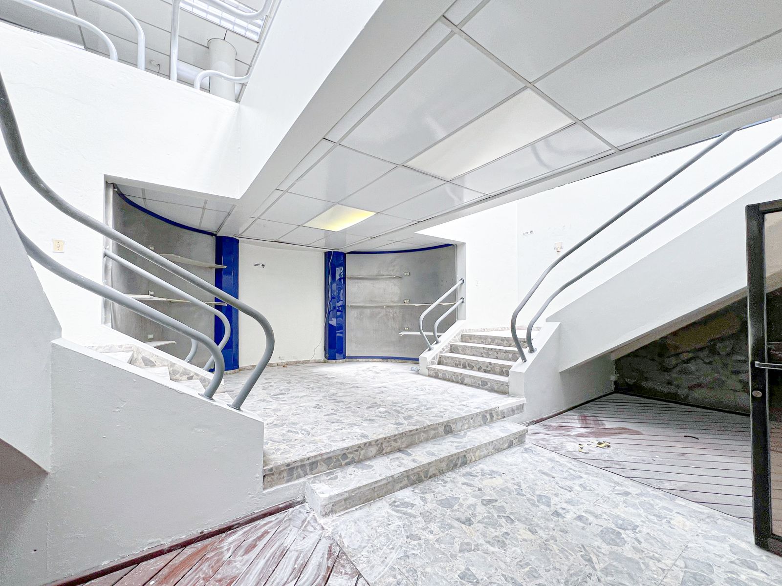 oficinas y locales comerciales - 🔵 Alquilo Nave 3,600 mts en herrera  Av Luperon  3