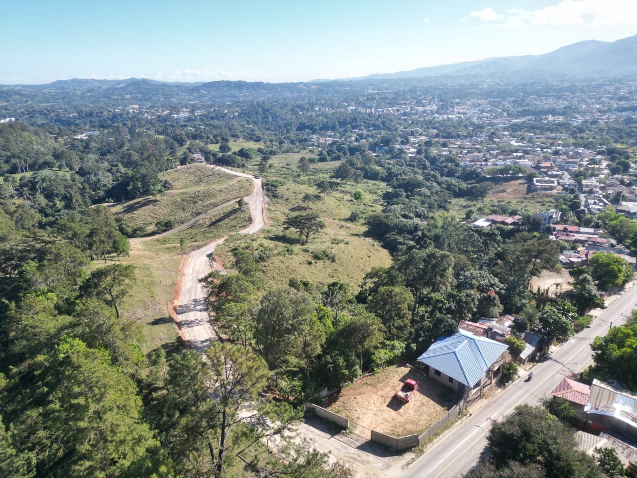 solares y terrenos - Terreno en venta Jarabacoa 500 metros planos lugar centrico 5 minutos del centro 3