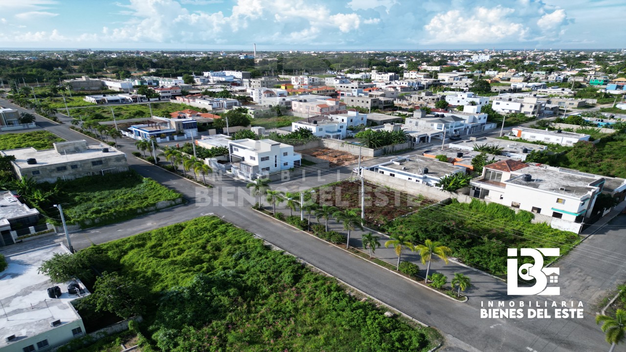 solares y terrenos - Solar Con 316 Metros en el Desarrollado y Completo Residencial Marina 8