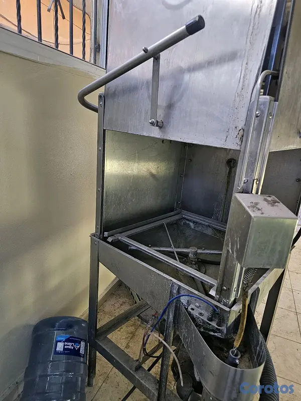 equipos profesionales - Lavavajillas industrial en acero inoxidable  7
