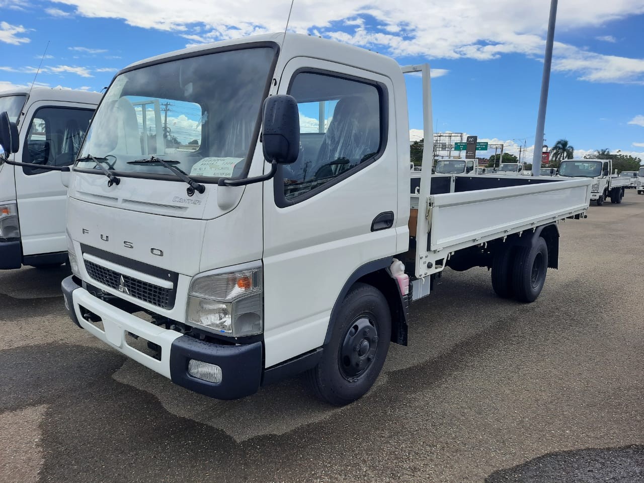 camiones y vehiculos pesados - MITSUBISHI CANTER FUSO 2024 