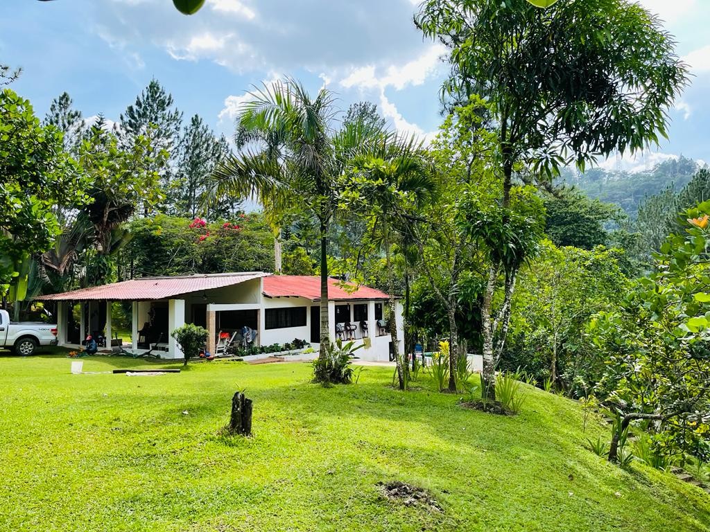 casas vacacionales y villas - Casa en Bonao la cumbre con 6500 metros de terreno y Rio