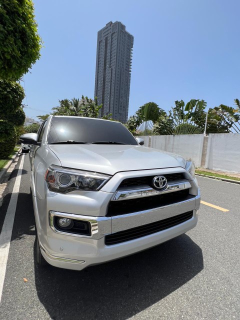 jeepetas y camionetas - Toyota 4runner 2017 limited 0