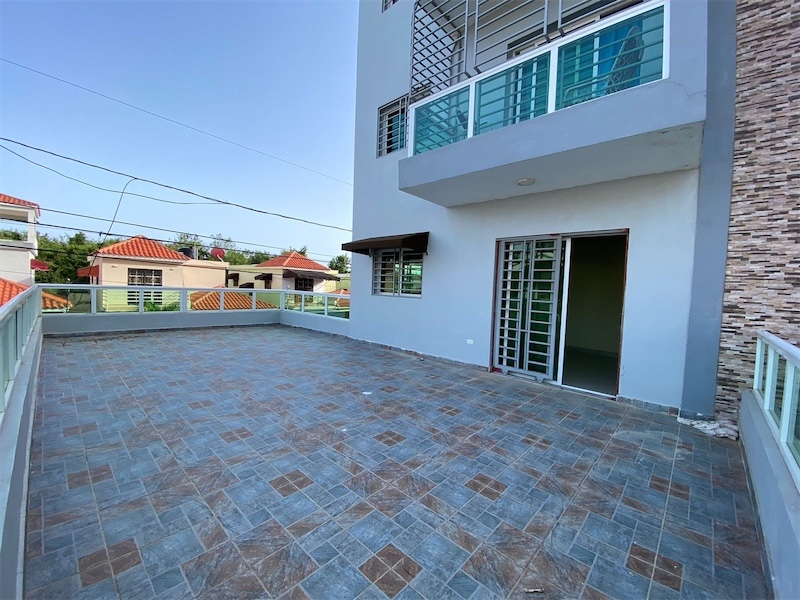 apartamentos - Venta de apartamento en la autopista de san Isidro 2da con terraza