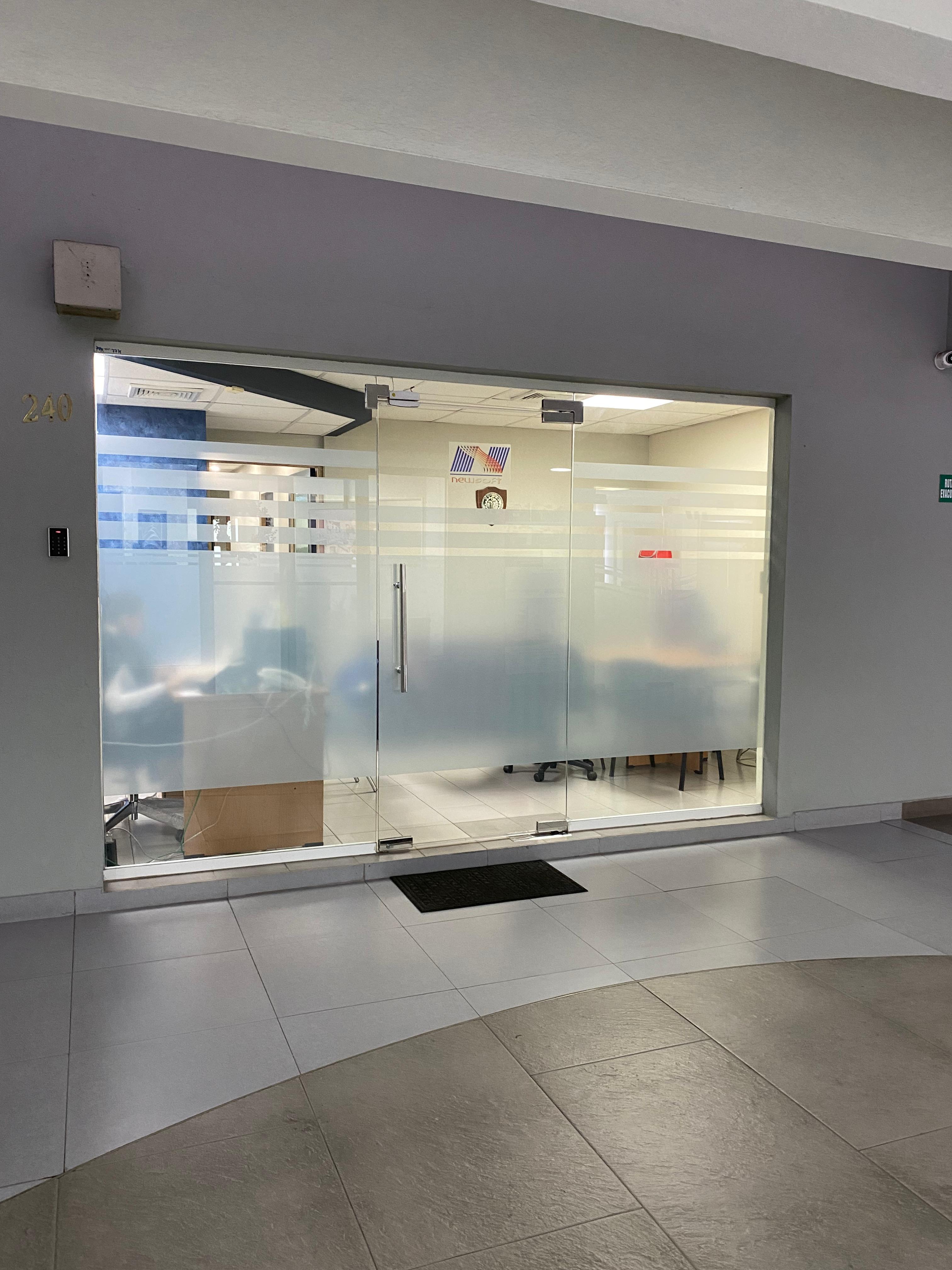 oficinas y locales comerciales - Local Comercial en Ave 27 de Febrero 1