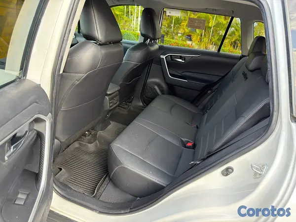 jeepetas y camionetas - Toyota Ra4 XLE Premium 2021 6
