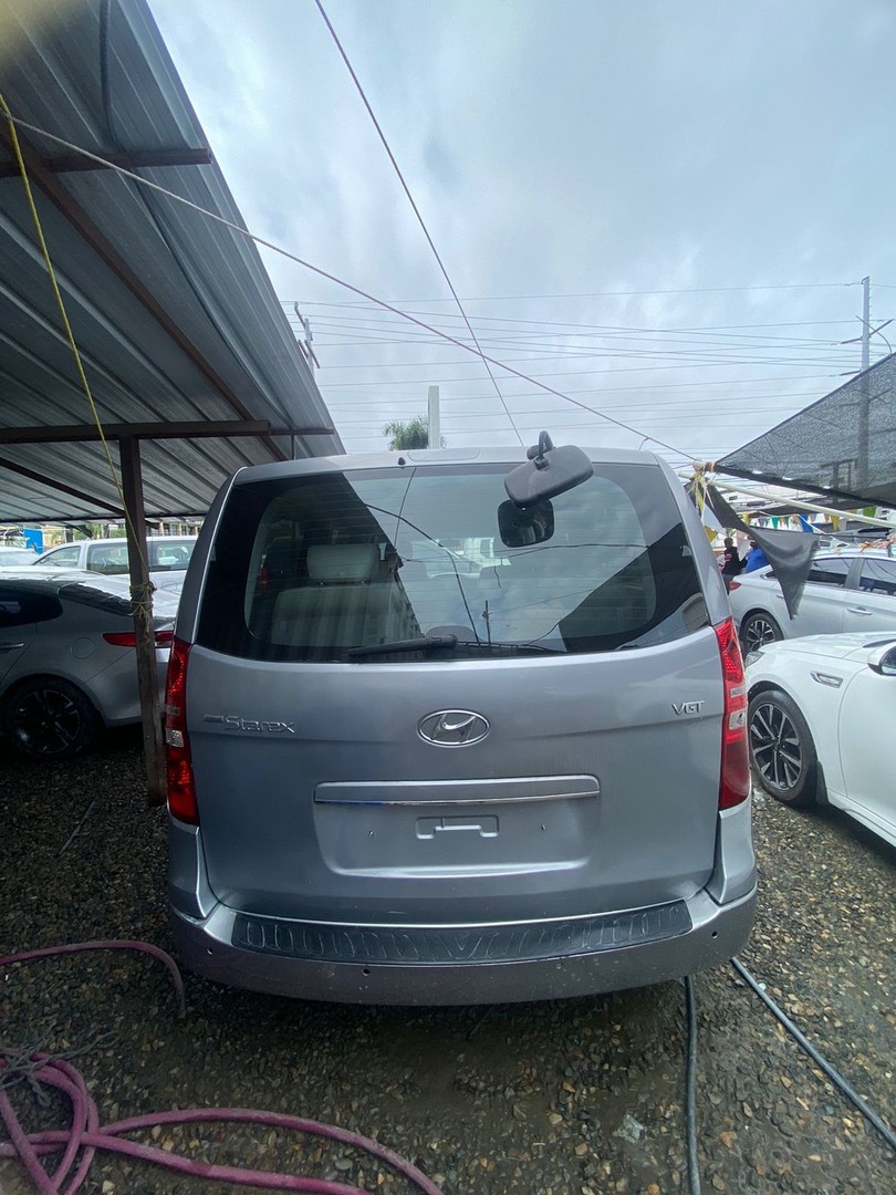 jeepetas y camionetas - HYUNDAI STAREX 2018 GRISDESDE: RD$1,300,000 6