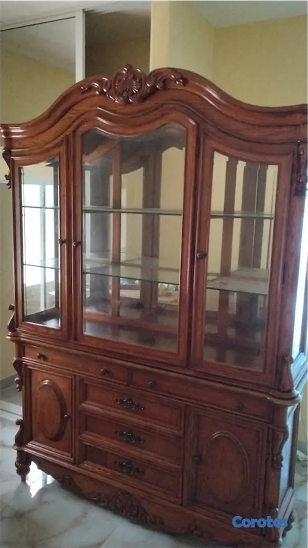 muebles y colchones - Juego de comedor y su vitrina.  1