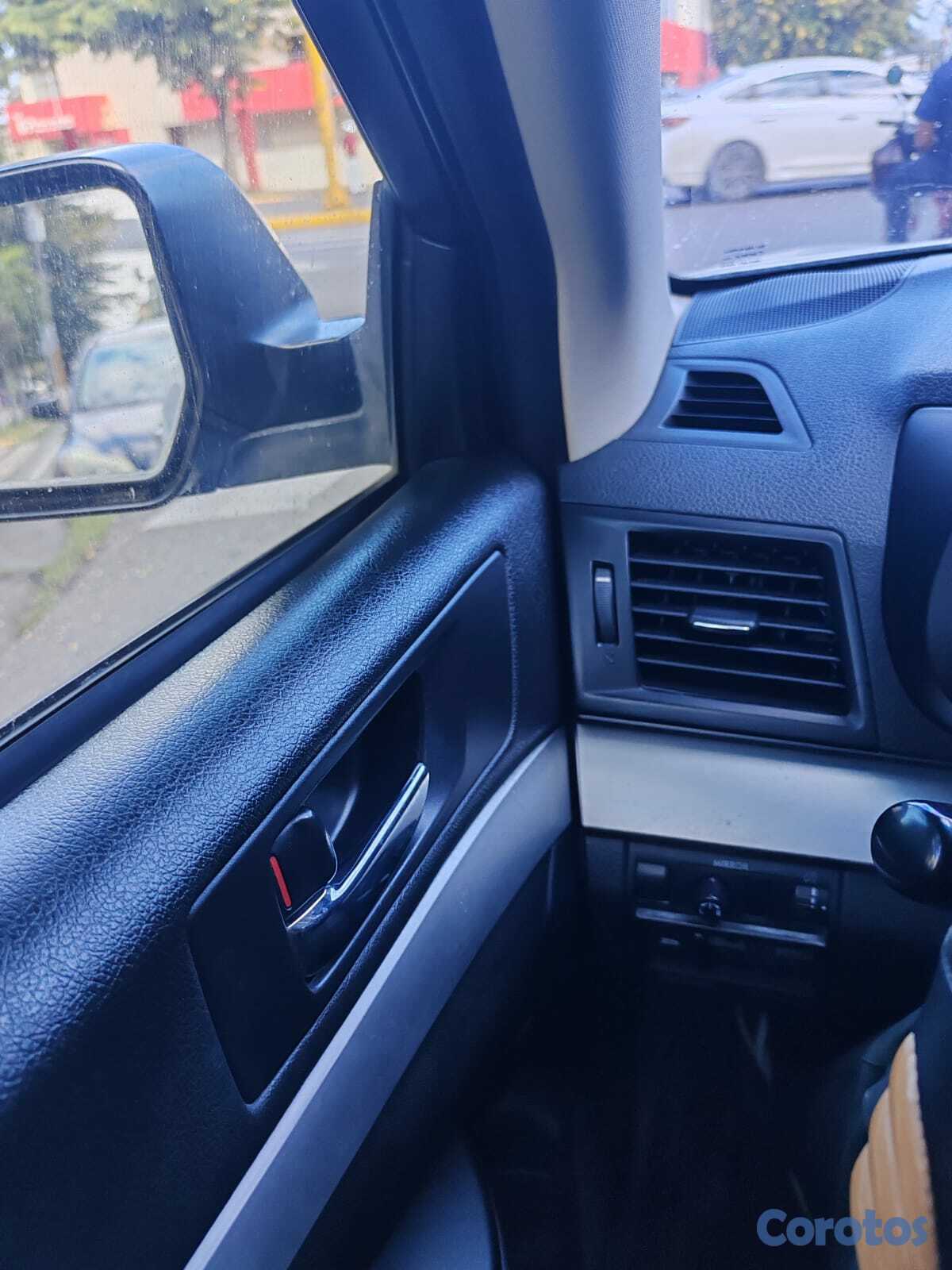 jeepetas y camionetas - 🚗 SE VENDE SUBARU OUTBACK 2014 PREMIUM 2.5 5