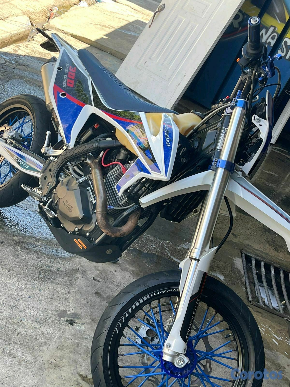 motores y pasolas - vendo motor Black panther azul 9