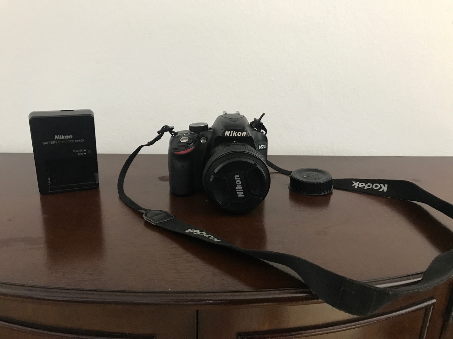 camaras y audio - Cámara Digital  SLR Nikon D3200 118G con lente 50mm sin memoria con cargador 1
