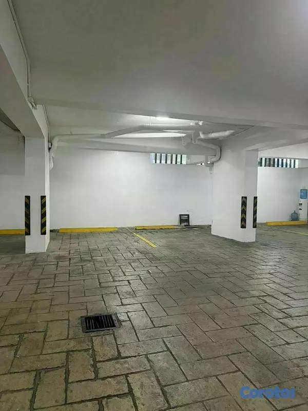 apartamentos - Venta de amplio apartamento ubicado en Serralles 4