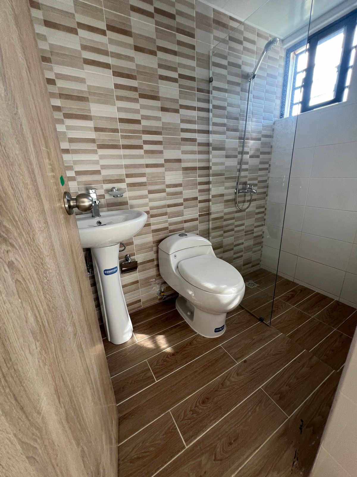 apartamentos - Apartamento con Balcón y cuarto de servicio +3 HAB/2BÑ ubicado en Las Américas 6