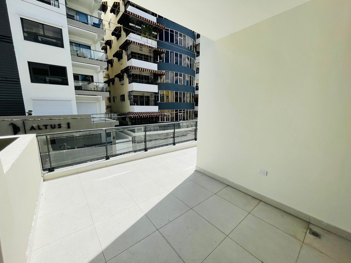 apartamentos - Segundo nivel con terraza, 3 hab y estudio