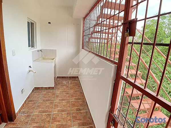 apartamentos - APARTAMENTO EN RENTA CON PARQUEO TECHADO CERROS GURABO SANTIAGO 2