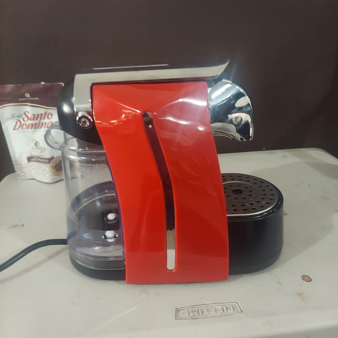 electrodomesticos - Maquina de espresso roja de capsula. En buenas condiciones 0