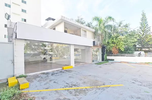 oficinas y locales comerciales - Local céntrico en Primer nivel 6