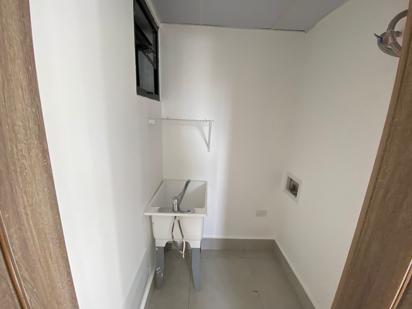 apartamentos - APARTAMENTO EN RENTA CON LINEA BLANCA INCLUIDA 4