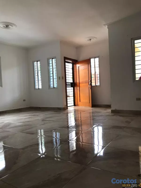 casas - Casa Económica En Venta En Residencial Cerrado En  6