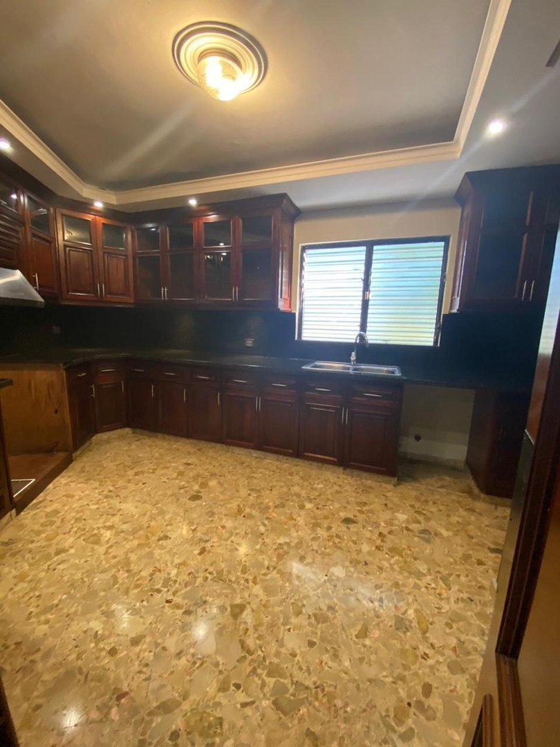 casas - Casa en Venta en residencial cerrado en arroyo Hondo 
Precio: U$S440,000  7