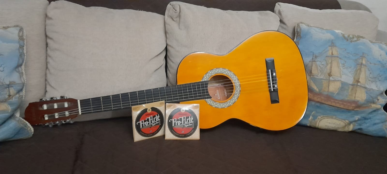 instrumentos musicales - Guitarra Acustica Castilla Como nueva con 2 Paquetes de cuerdas Daddario nuevas 