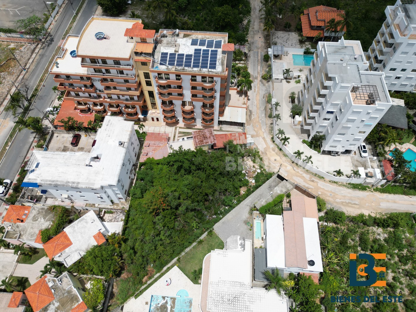 solares y terrenos - Solar  con 1,024 metros en el CENTRO DE JUAN DOLIO. a 80 metros  de la playa 4