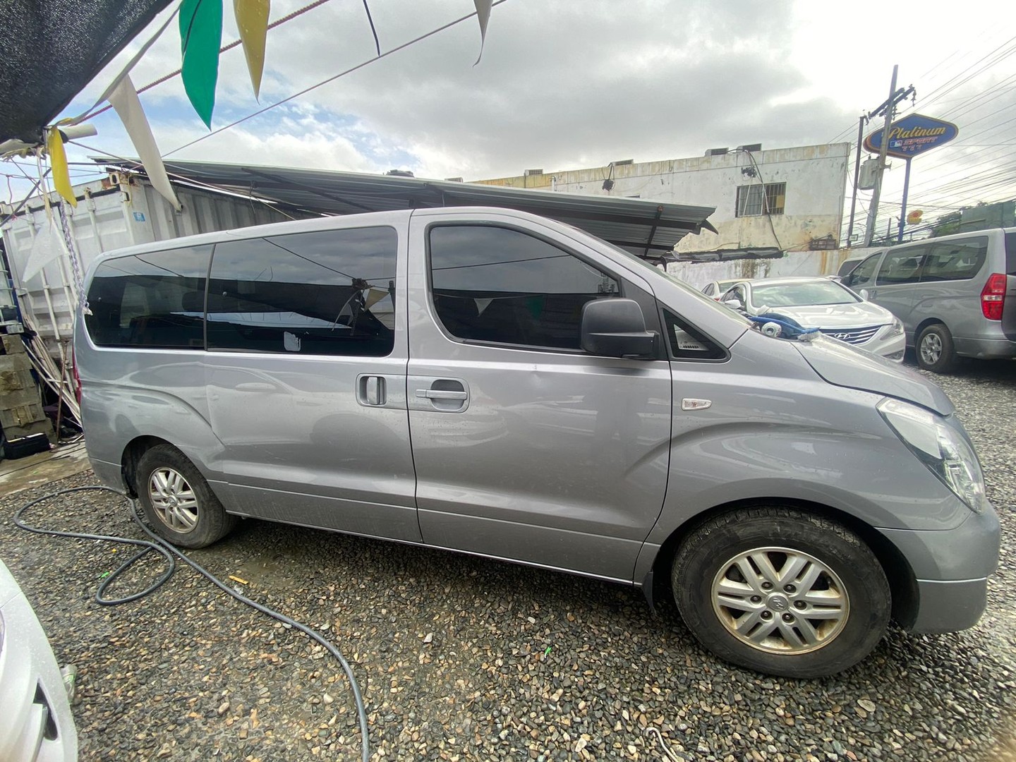 jeepetas y camionetas - HYUNDAI STAREX 2018 GRISDESDE: RD$1,300,000 3