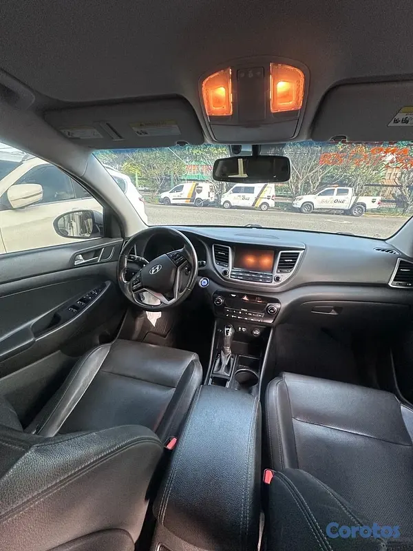 jeepetas y camionetas - Hyundai Tucson 2017 gris 7