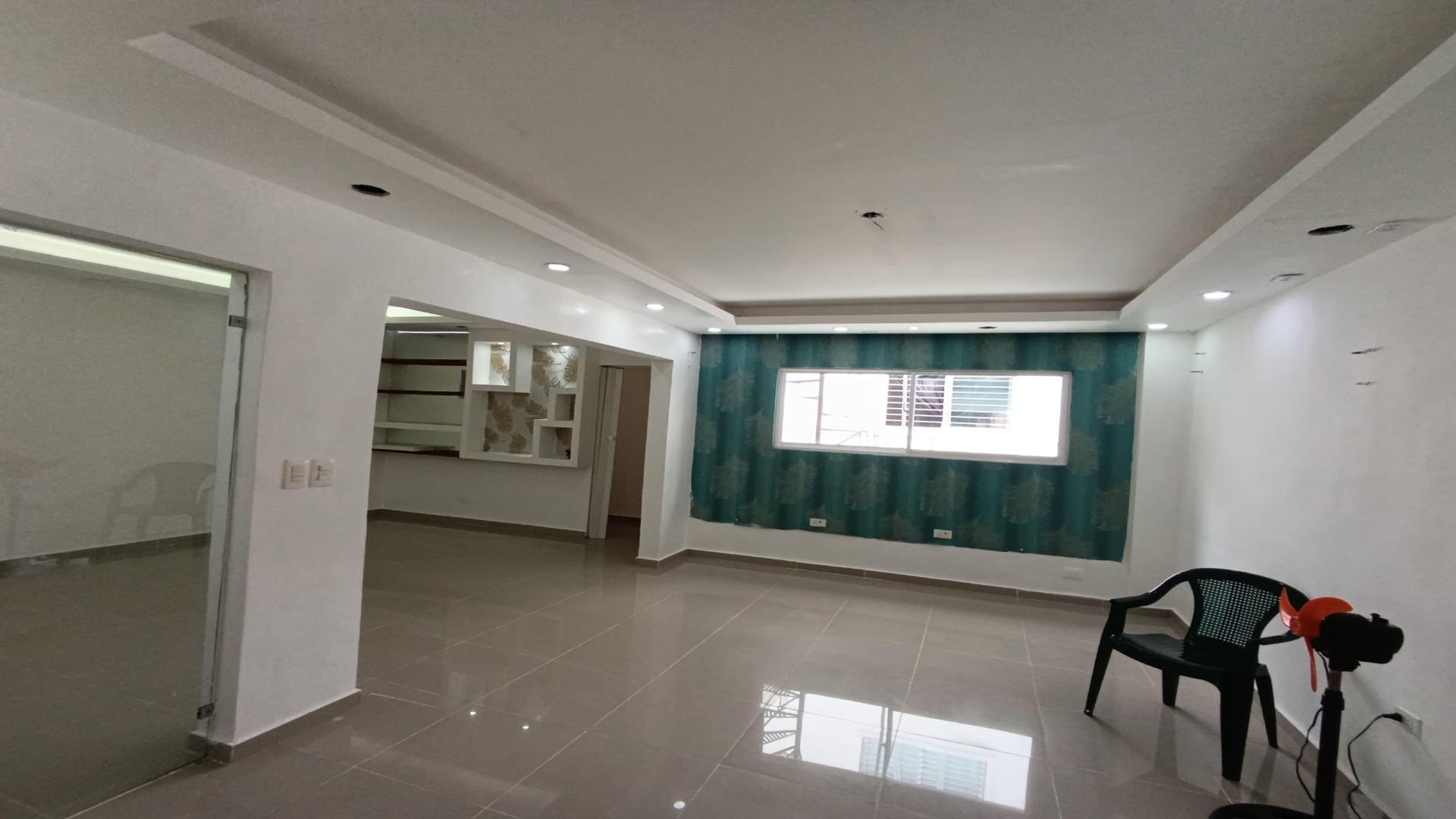 oficinas y locales comerciales - El Enriquillo se alquila local en 2do Nivel 120 Mts 6