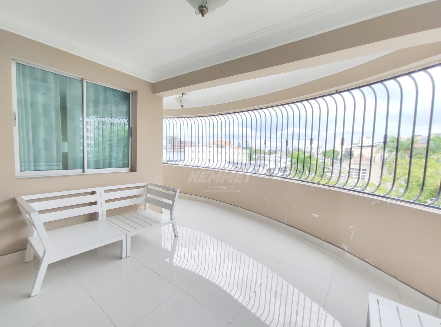 apartamentos - TORRE CON 270 MTS2 Y 4 PARQUEOS LA ESMERALDA SANTIAGO  1