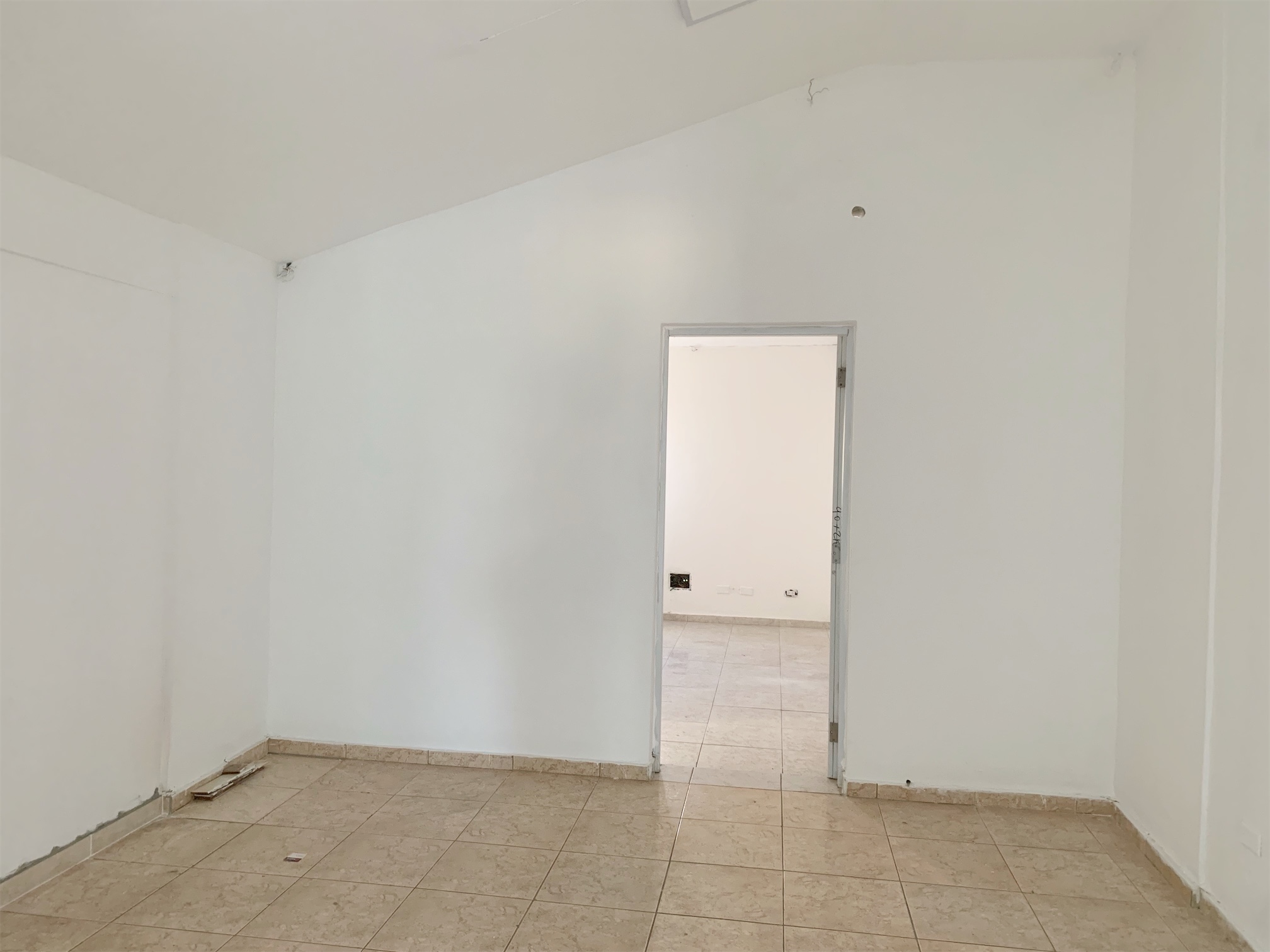 oficinas y locales comerciales - Local céntrico a pocos pasos de la Núñez 6