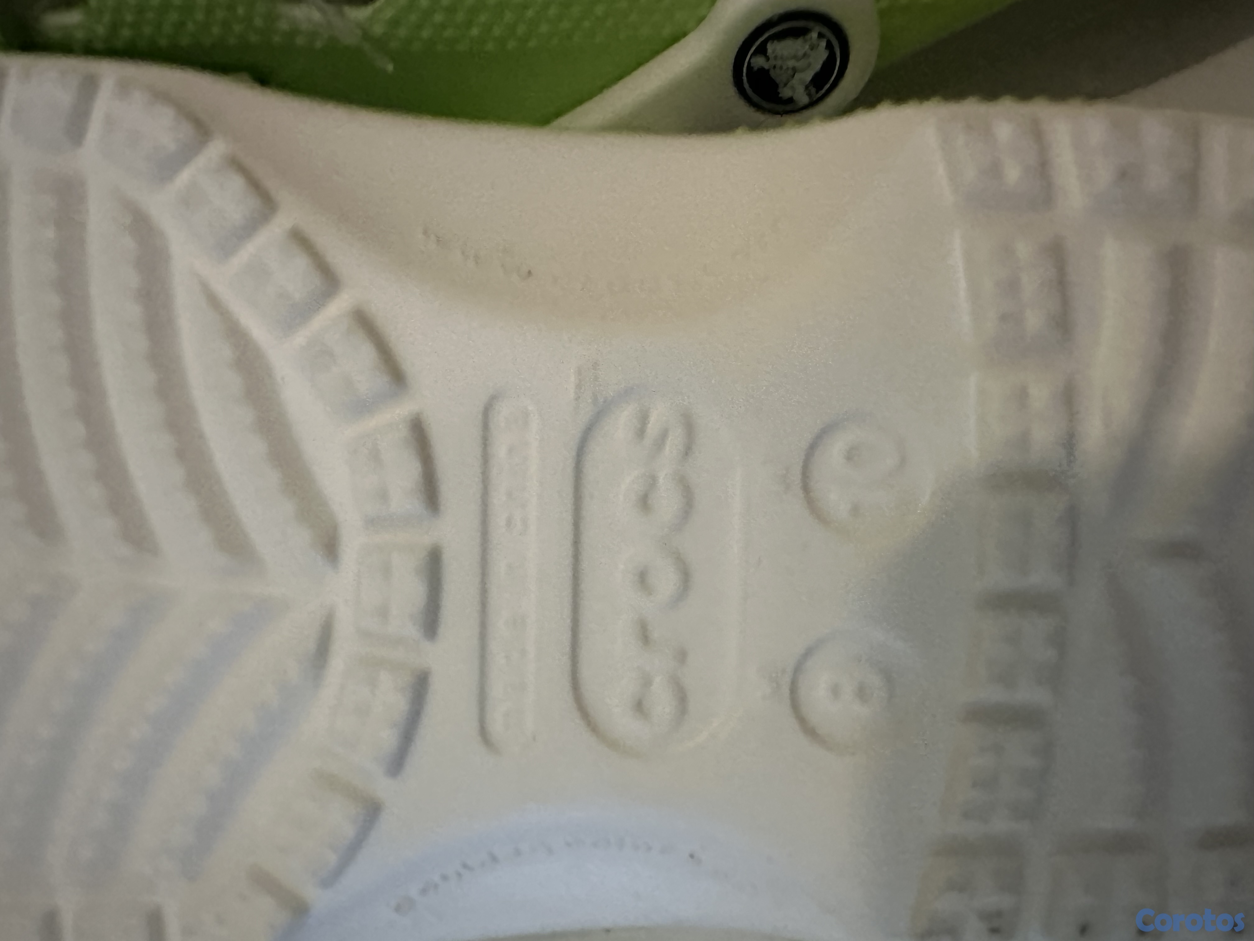 zapatos unisex - Suecos Crocs que al recargarse con luz artificial. 5