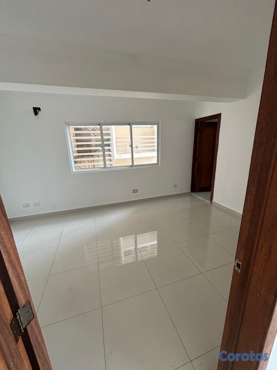 apartamentos - alquiló Evaristo Morales una hab 1.5 baños parqueo ascensor planta full gas com 7