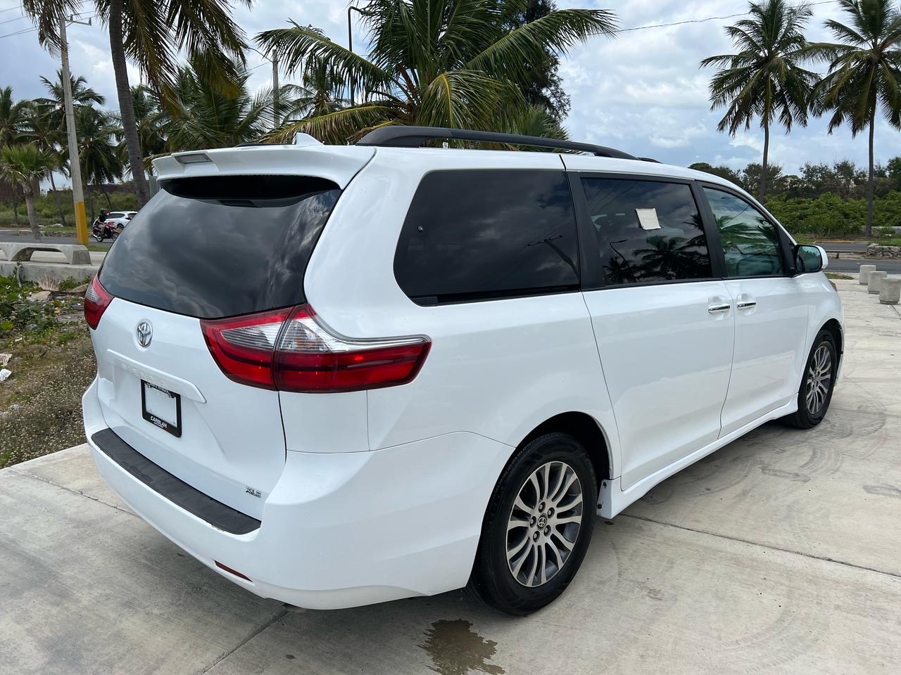 jeepetas y camionetas - TOYOTA SIENNA XLE 2020 FULL SUNROOF, PUSH BOTTON! COMPUERTA ELÉCTRICA & MÁS! 3