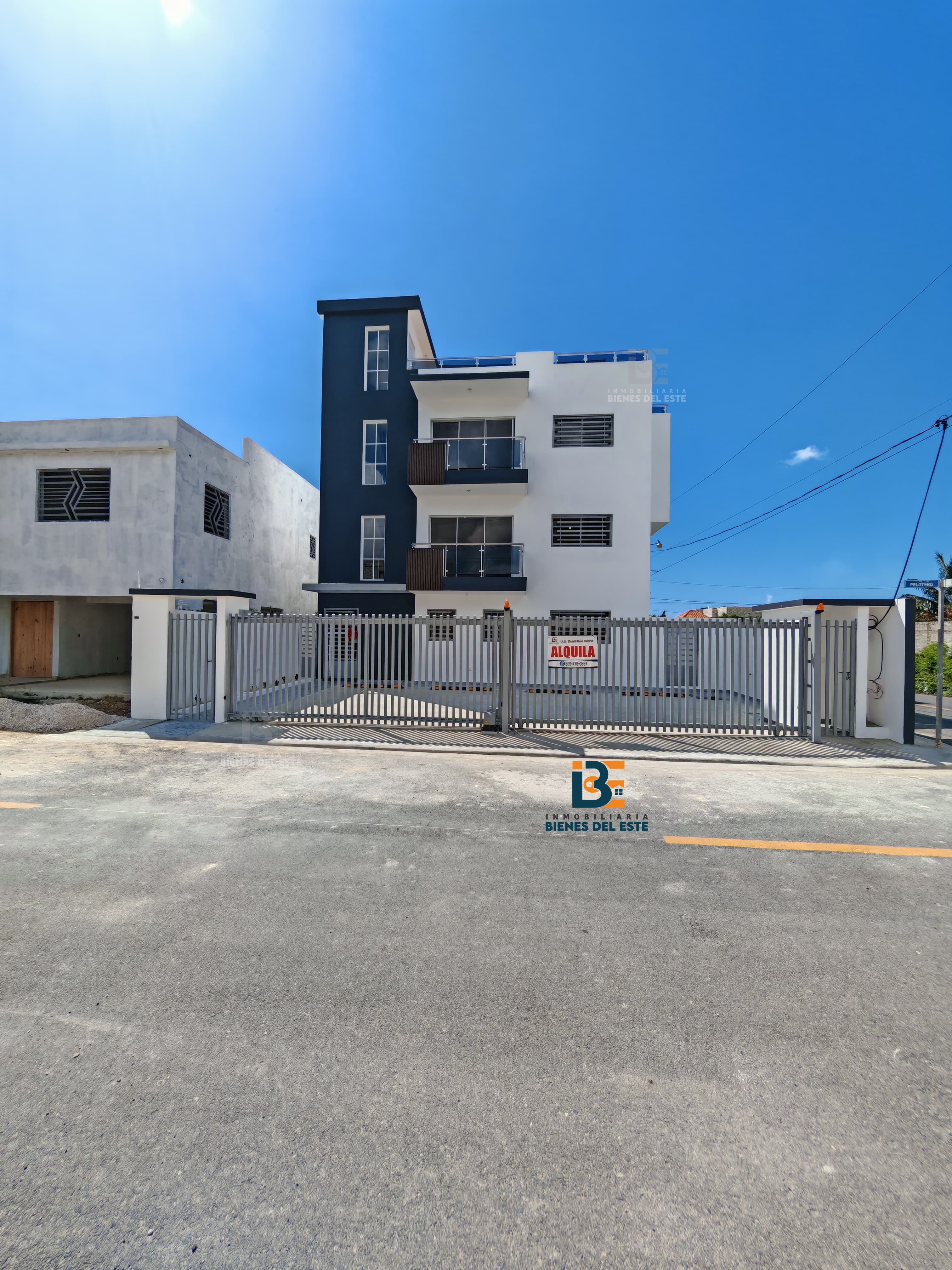 apartamentos - DE RENTA NUEVO Apartamento Primer y Segundo Nivel 