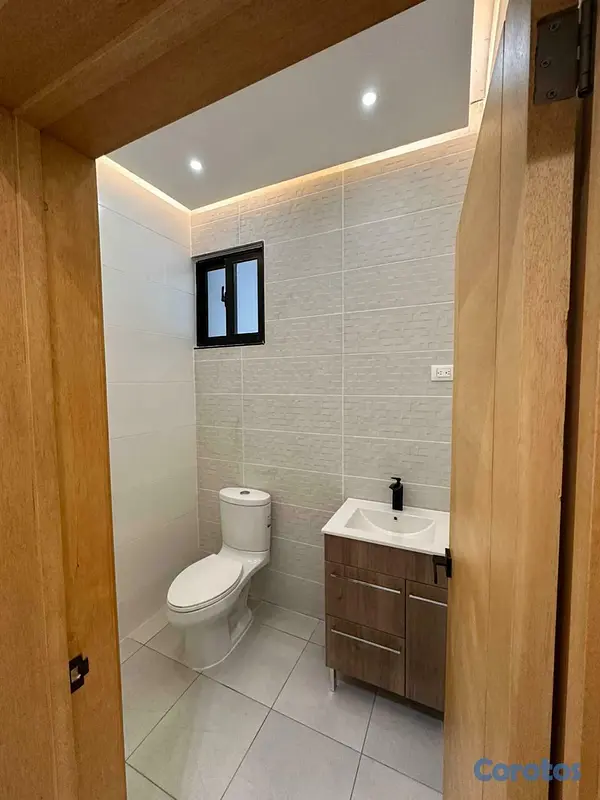 casas - Casa en venta en la Urbanizacion Don Fernando, Gur 16