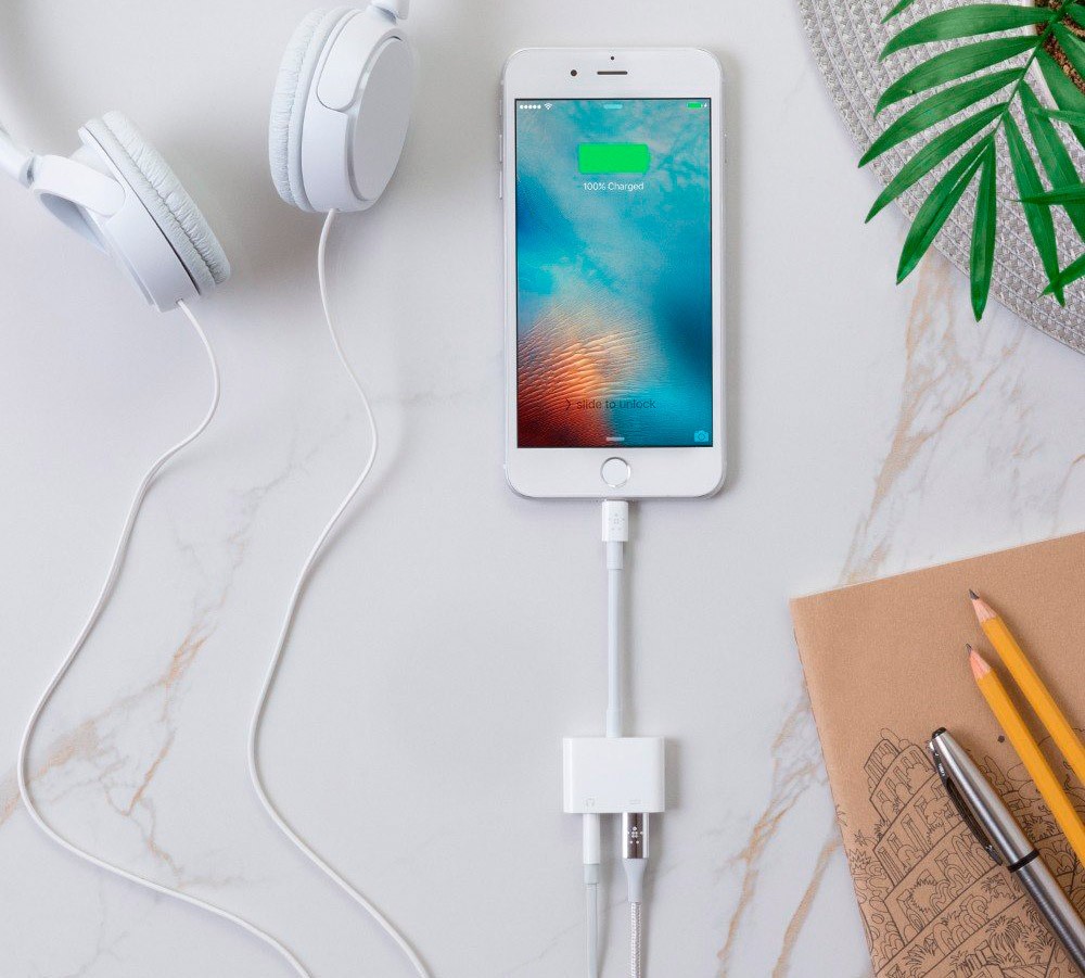 accesorios para electronica - Adaptador de audio y carga para iphone  1