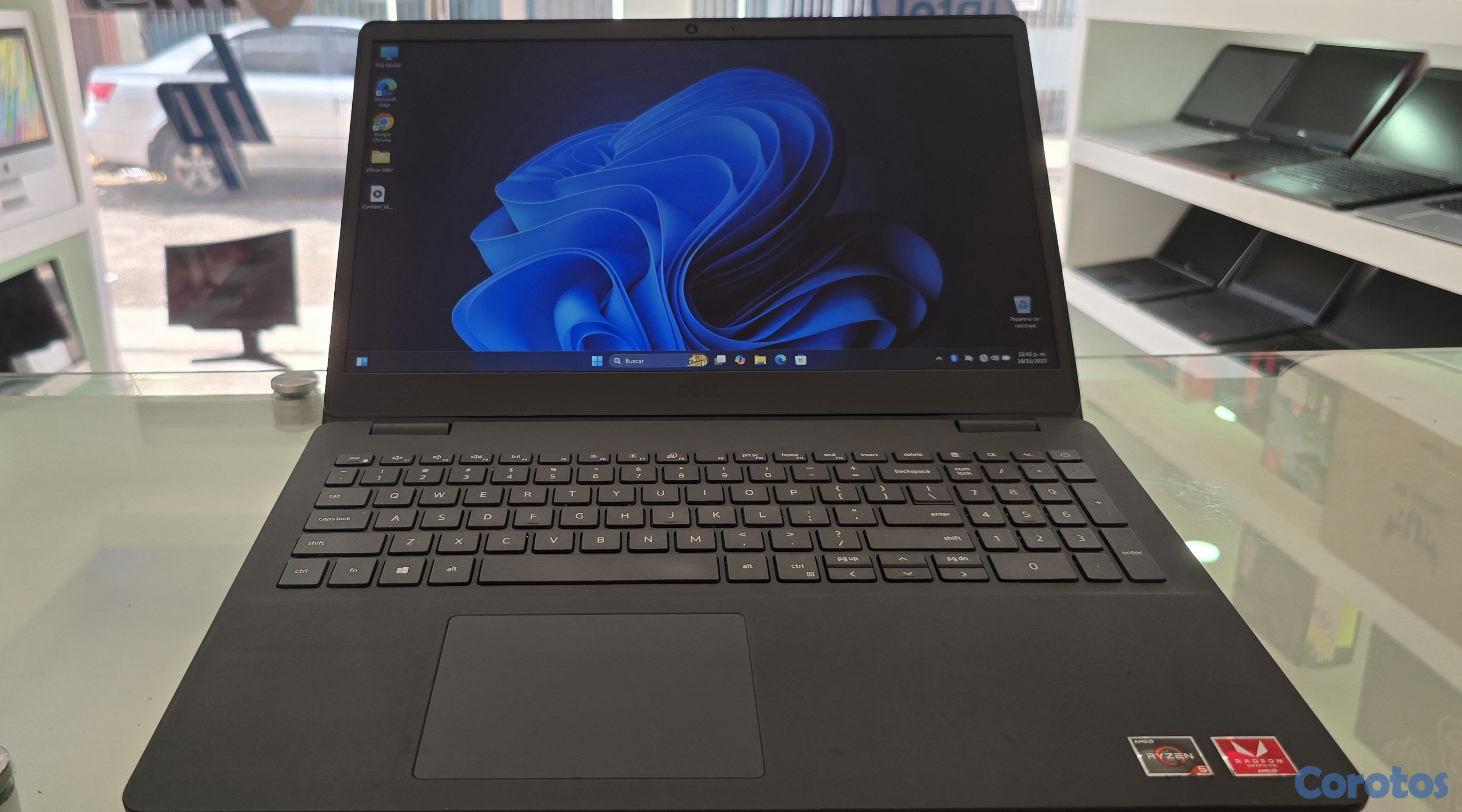 computadoras y laptops - Dell Touch 17 Pulg Core i5 10th Gen Ram 16gb ddr4 Disco 256gb SSD Video 8gb  3