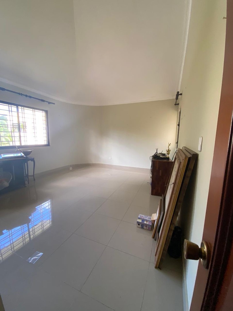 casas - Casa en Venta en residencial cerrado en arroyo Hondo 
Precio: U$S440,000  8