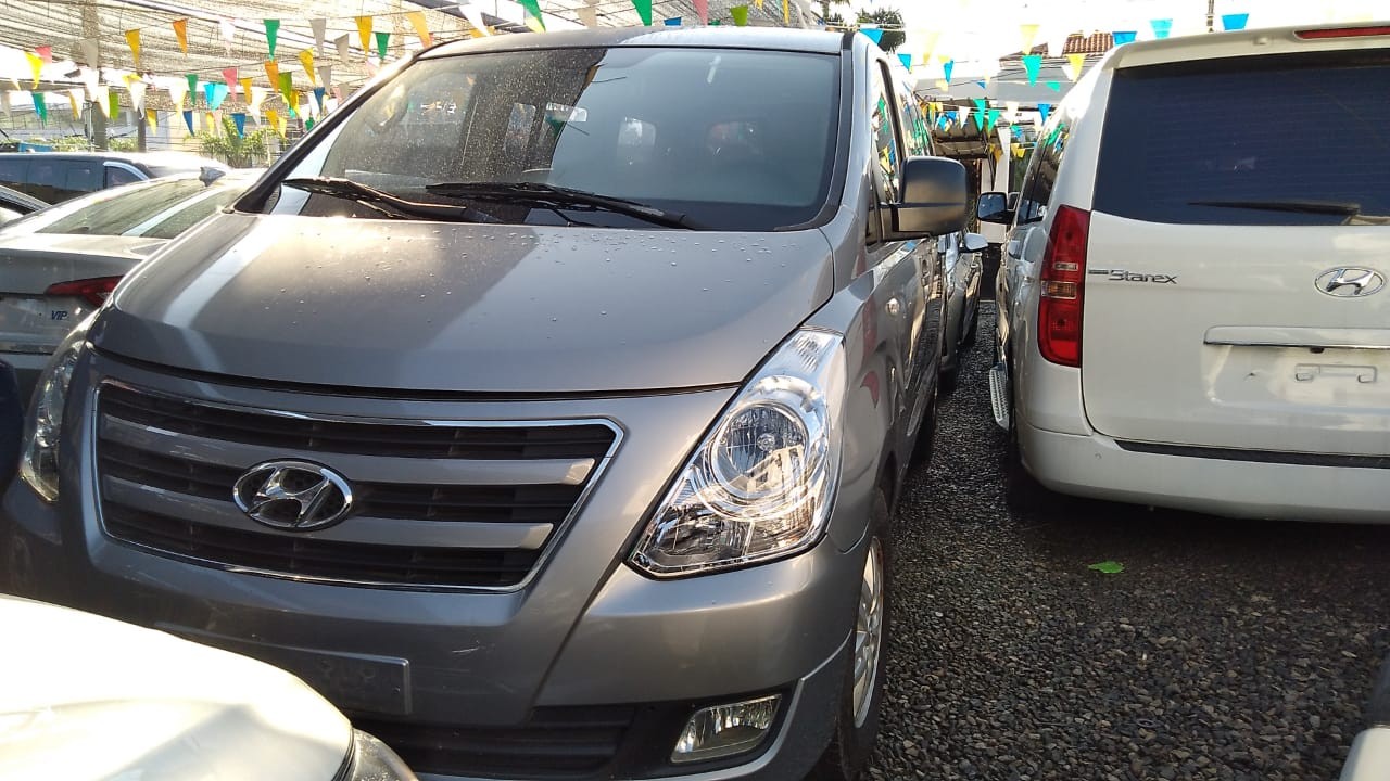 jeepetas y camionetas - HYUNDAI STAREX 2017 GRISDESDE: RD$1,295,100.00 1