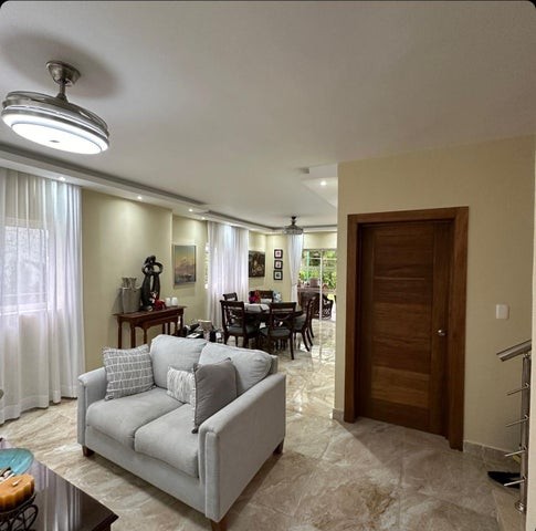 casas - Casa en venta Punta Cana #24-1737 cuatro dormitorios, uno en planta baja, jardín