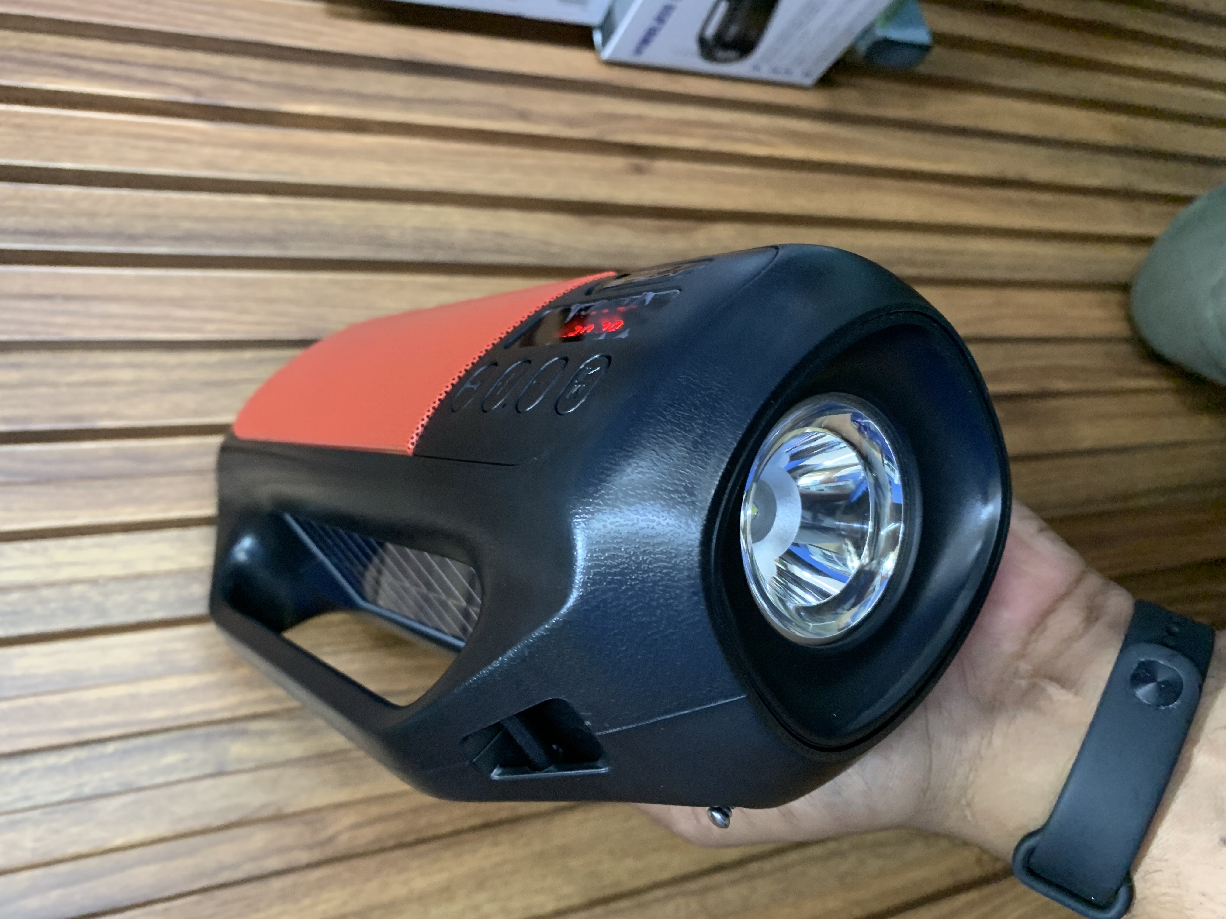 camaras y audio - foco 💡 recargable con radio 📻  2