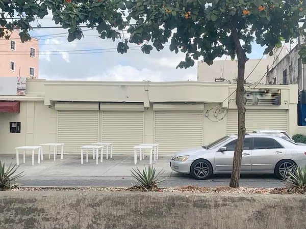 oficinas y locales comerciales - Local en primer nivel en los jardines  2