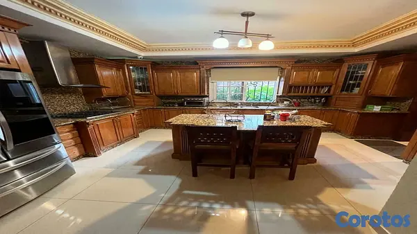 casas - US$650,000 vendo hermosa de lujo en Vista Hermosa, con 700mts de solar. 5